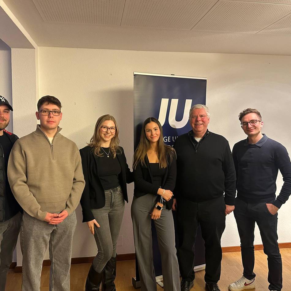 Christdemokraten in Radevormwald: Jürgen Hardt spricht mit Jugendlichen über Wehrpflicht