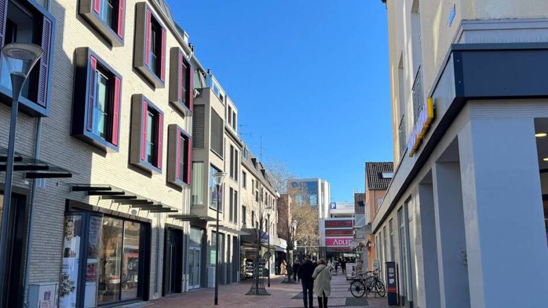 Entscheidung der Politik: Noch immer keine Hinweisschilder für Läden in Nebenstraßen