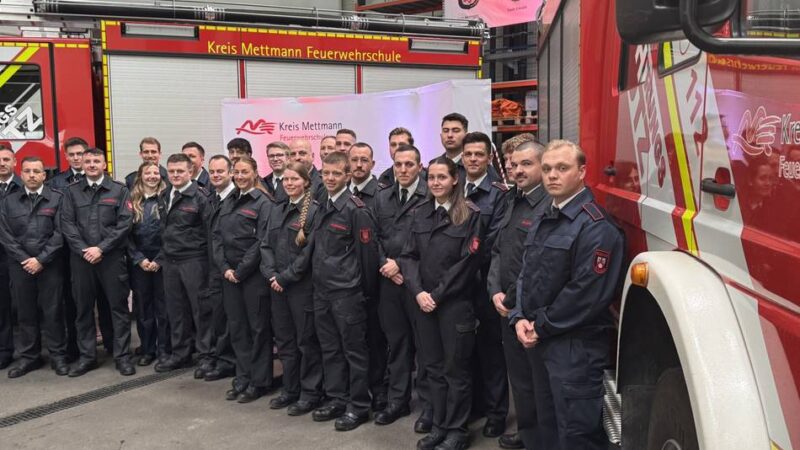 Kreisfeuerwehrschule Mettmann: 25 Absolventen beenden ihre Ausbildung