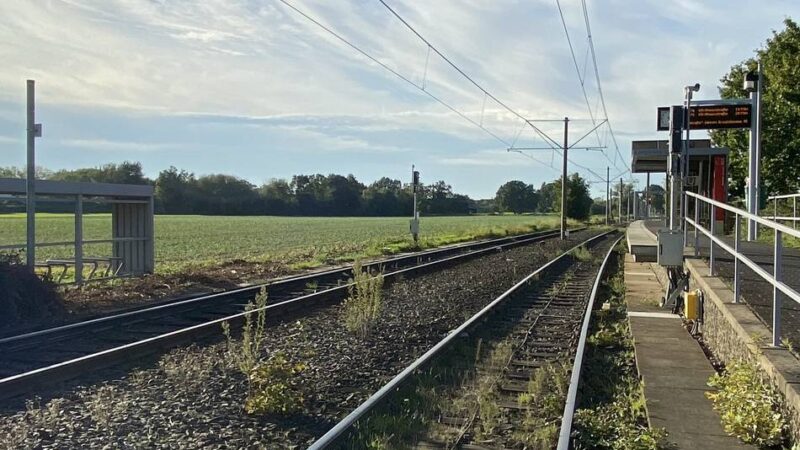 Rheinbahn in Meerbusch: Stadtbahnlinie U76 hält zum Teil an anderen Bahnsteigen
