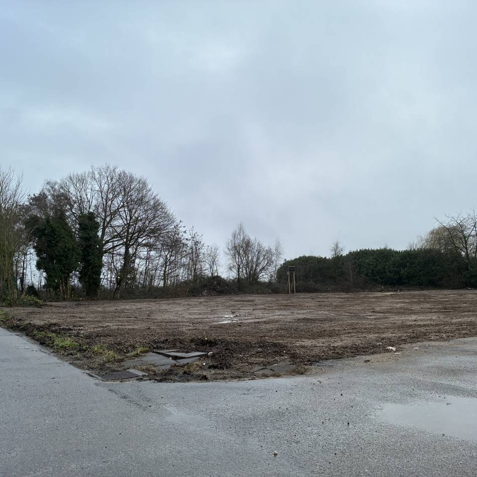 Gebäude an der B9 in Weeze: Nur noch ein leerer Platz – China-Restaurant ist verschwunden