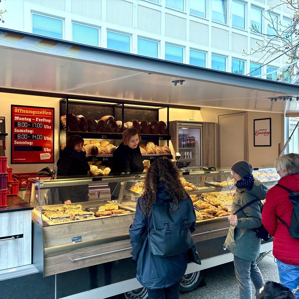 Jetzt läuft in Düsseldorf eine Räumungsklage: Streit um Bäckerstand auf dem Carlsplatz