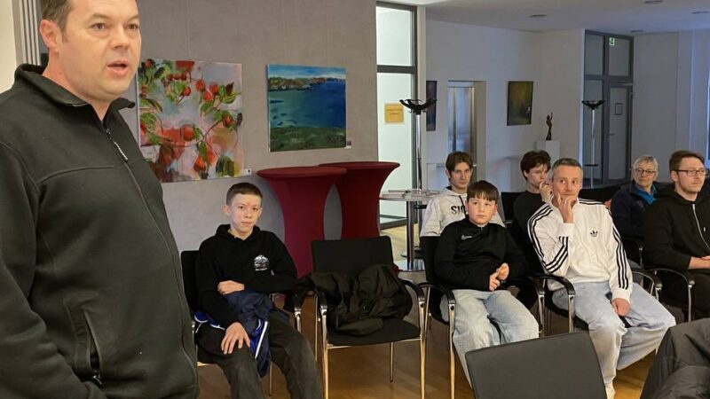 Trendsport in Alpen: Ausgebremste Mountainbiker auf Pistensuche