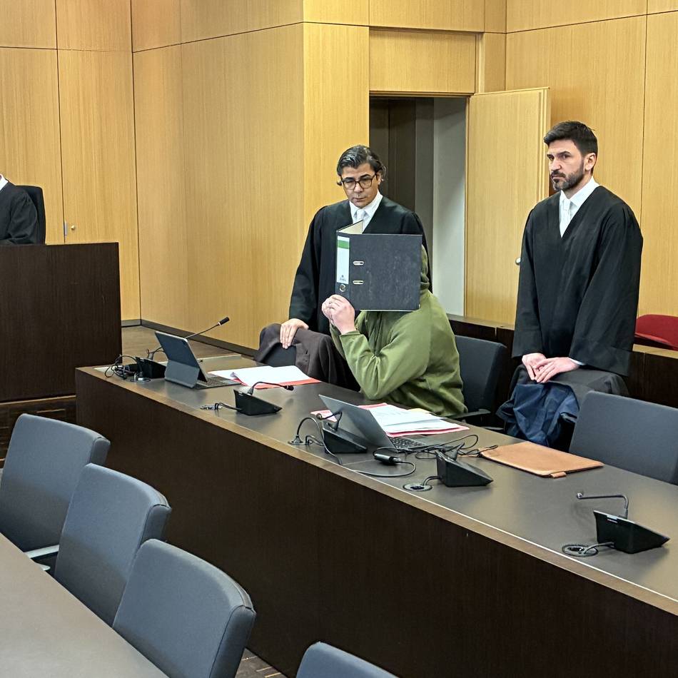 Prozessauftakt in Düsseldorf: Angeklagter aus Monheim gesteht Femizid – „Ich habe einfach schwarz gesehen“