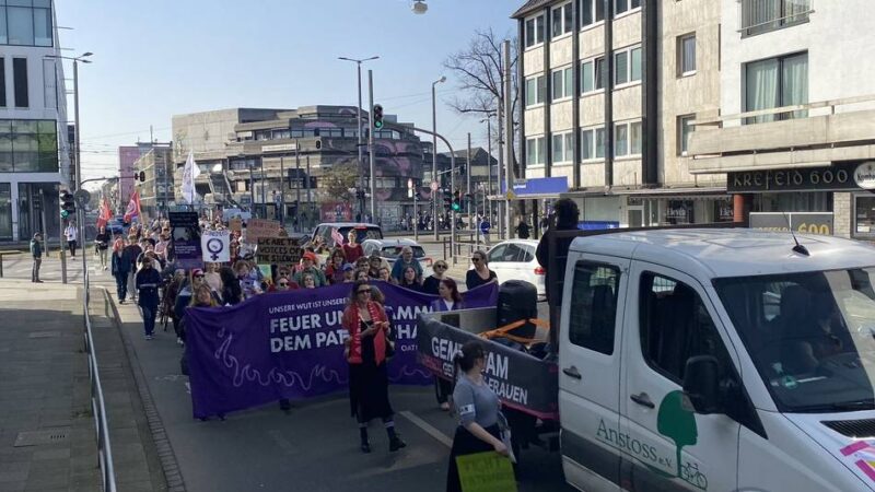 Weltfrauentag in Krefeld: 300 Teilnehmende bei Kundgebung zum Weltfrauentag