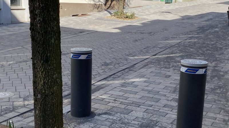 Innenstadt von Radevormwald: Bürger wundert sich über Poller-Standort