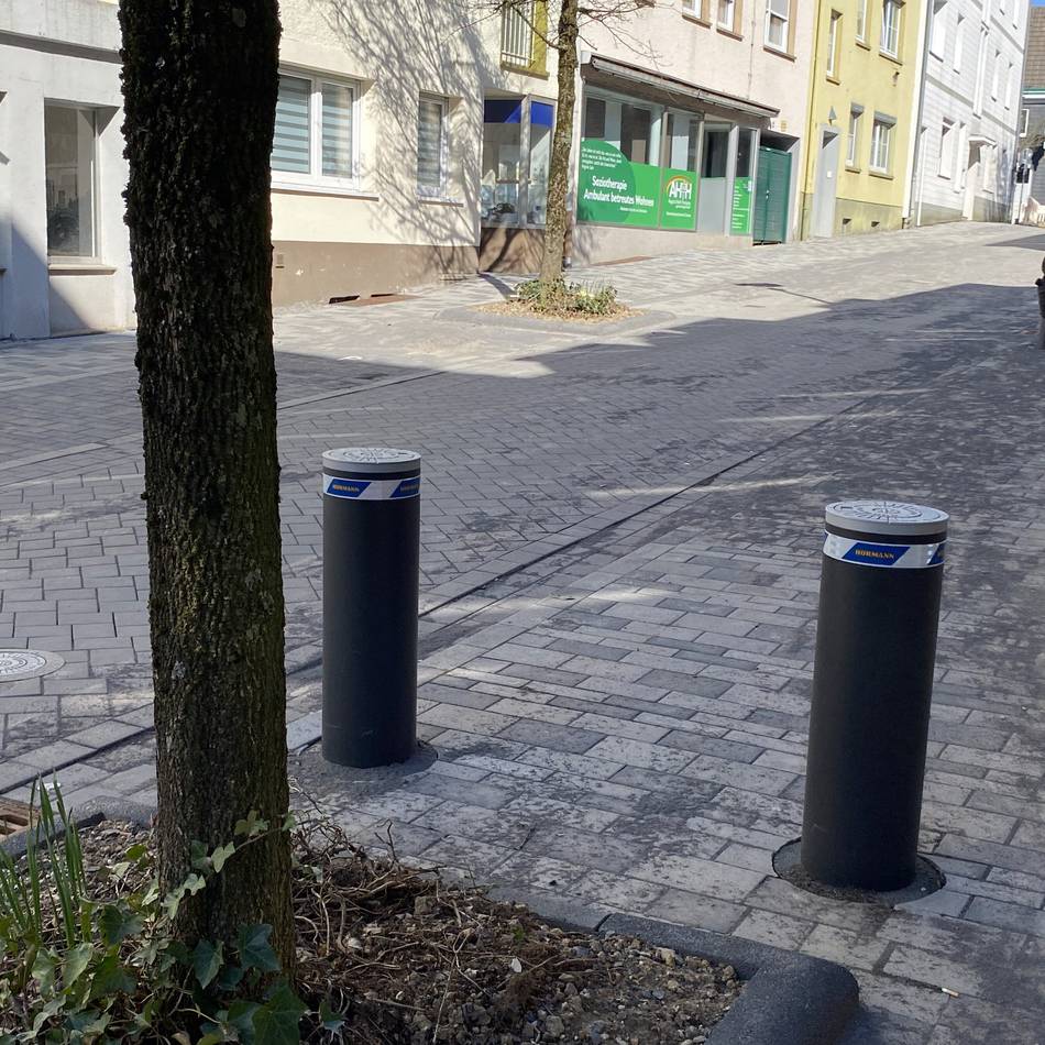 Innenstadt von Radevormwald: Bürger wundert sich über Poller-Standort