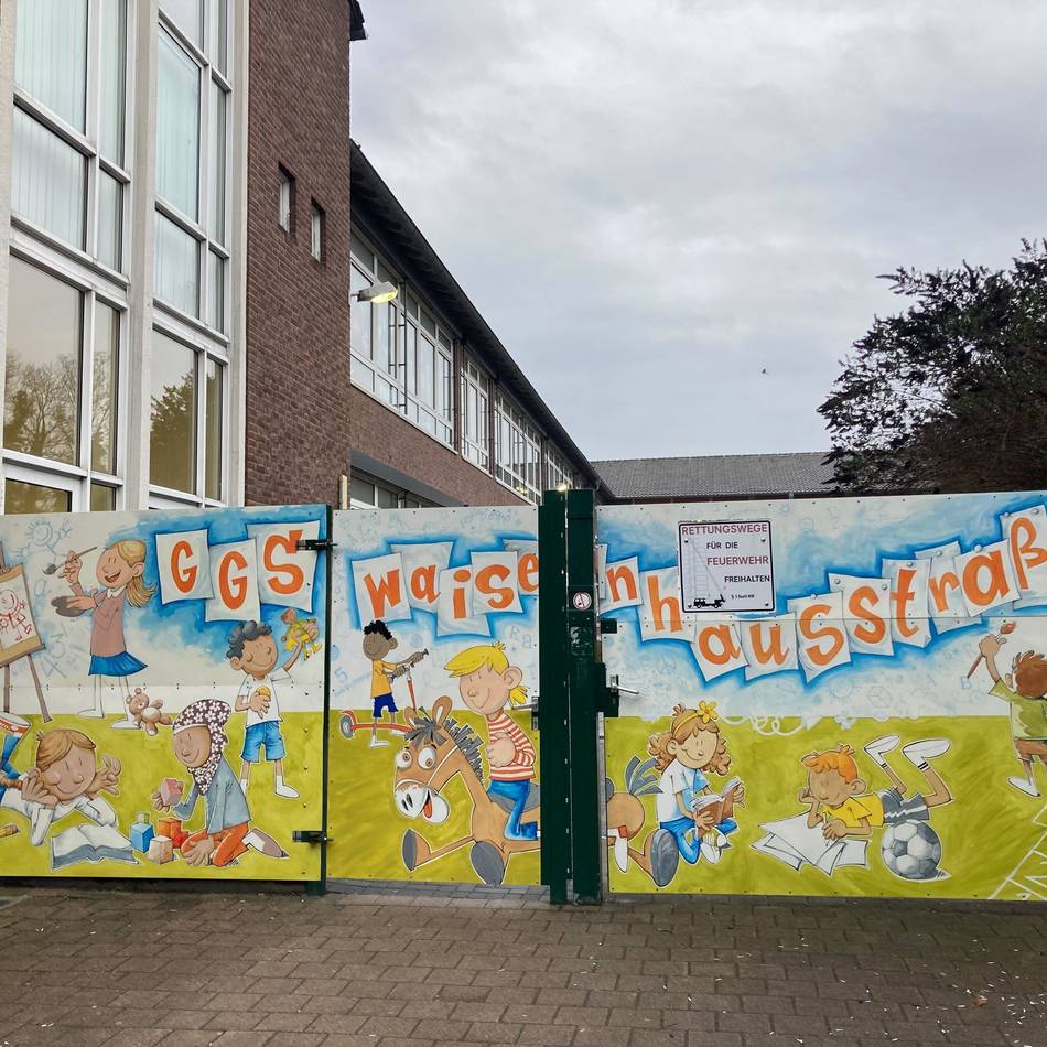 Schultor-Gestaltung in Mönchengladbach: Grundschule Waisenhausstraße stärkt Schutz der Kinder