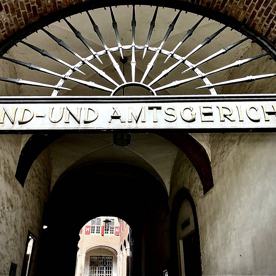 Freundinnen der Tochter wurden Opfer: Emmericher wegen sexuellen Missbrauchs verurteilt – „Er war wie ein zweiter Papa“