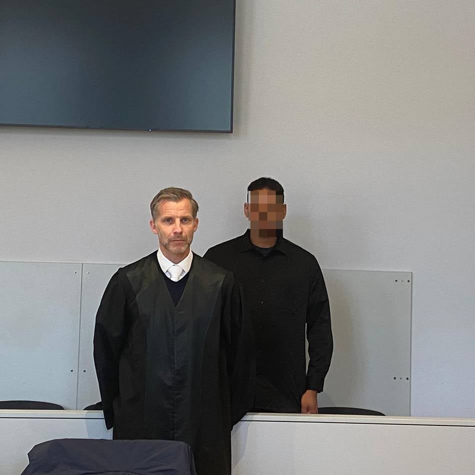 Prozess in Mönchengladbach: 25-Jähriger hörte Stimmen  – und stach auf einen Freund ein