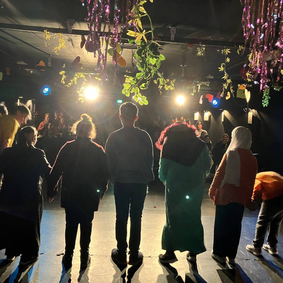 Integratives Kulturprojekt in Leverkusen:  Der „magische Apfel“ vereint Schüler und Junges Theater