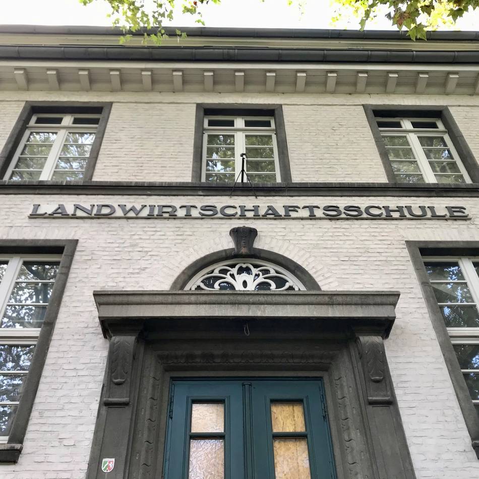 Zehn Jahre Leerstand in Leverksuen: Landwirtschaftsschule – CDU bringt Verkauf ins Spiel