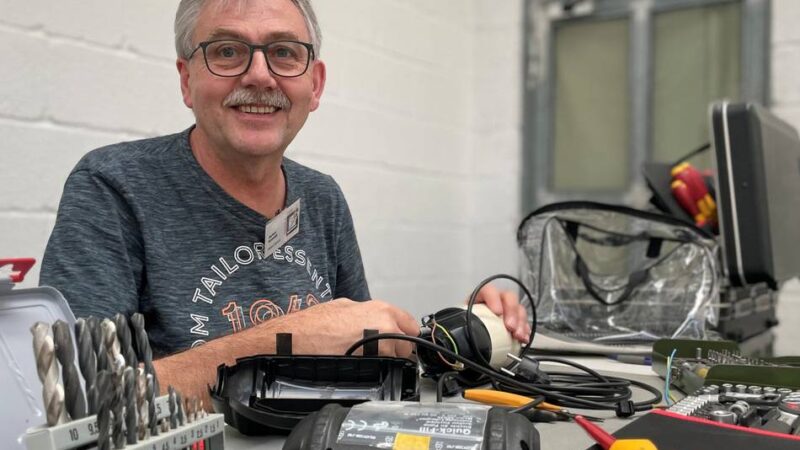 Reparaturcafé Wermelskirchen: Tüftler reparieren über 2800 Geräte in zehn Jahren