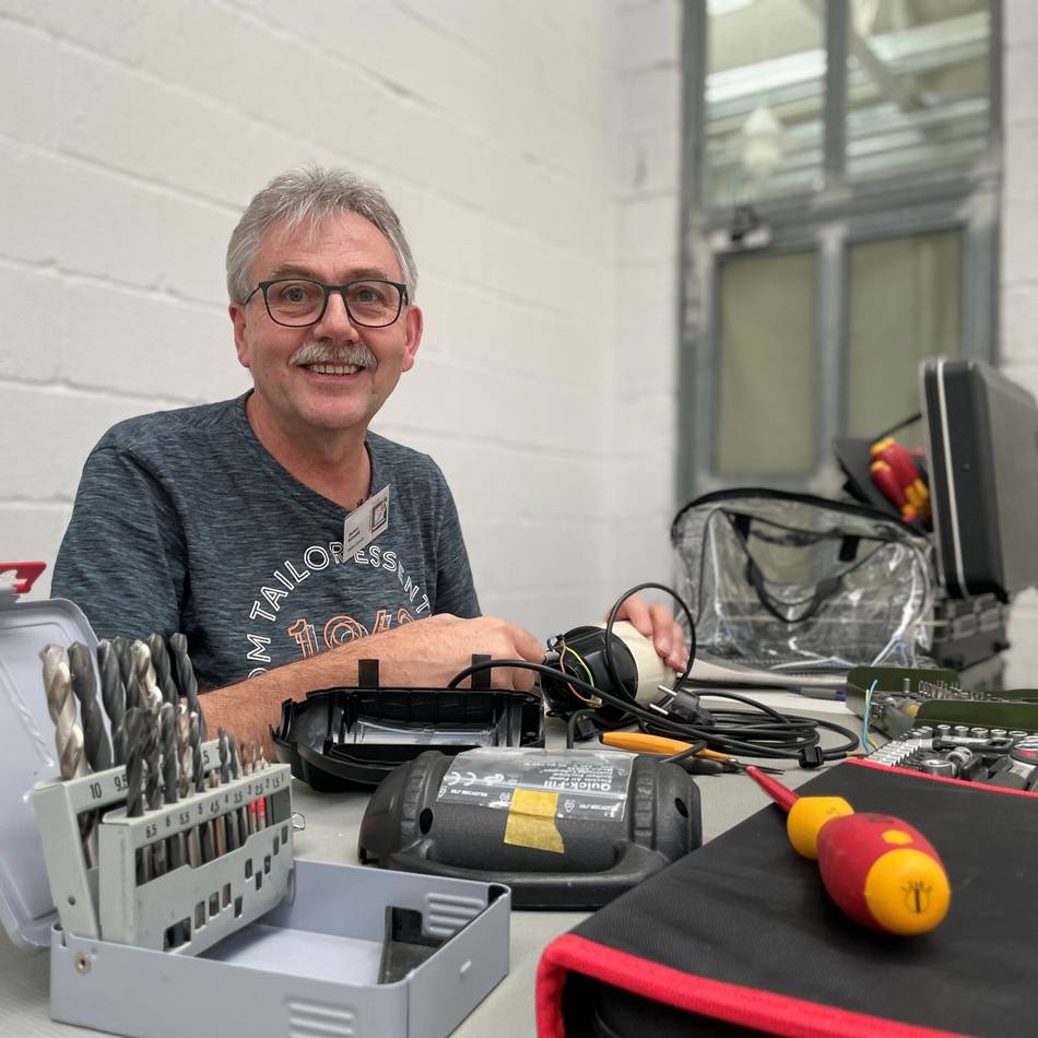 Reparaturcafé Wermelskirchen: Tüftler reparieren über 2800 Geräte in zehn Jahren