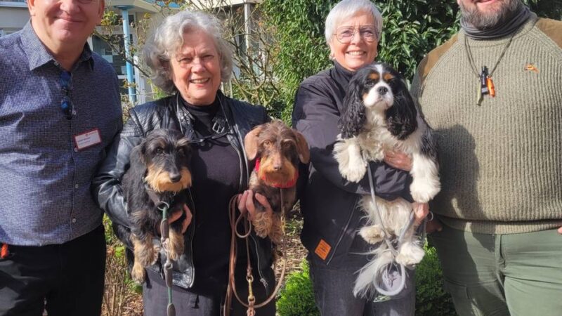 Neuer Verein in Meerbusch: „Seelenhunde“ bringen Freude in noch mehr Seniorenheime