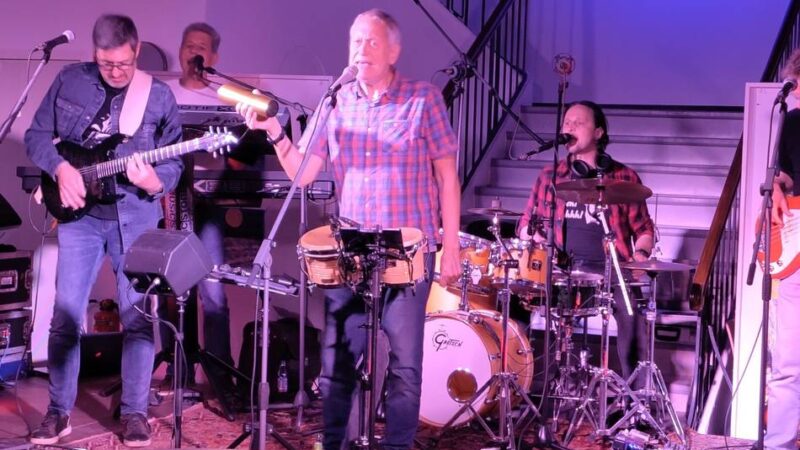 „Wounded Knees“ im Hückeswagener Haus Zach: Ein Abend voller Energie, Spielfreude und musikalischer Überraschungen