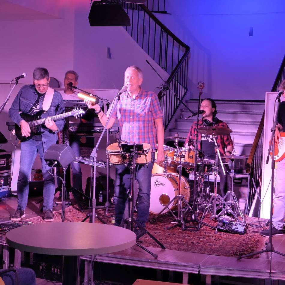 „Wounded Knees“ im Hückeswagener Haus Zach: Ein Abend voller Energie, Spielfreude und musikalischer Überraschungen