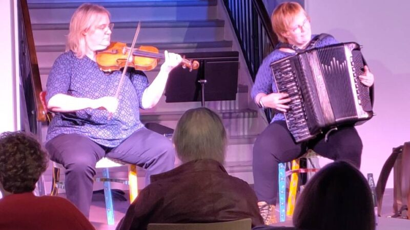 Kultur-Haus Zach in Hückeswagen: Virtuoses Zusammentreffen von Geige und Akkordeon