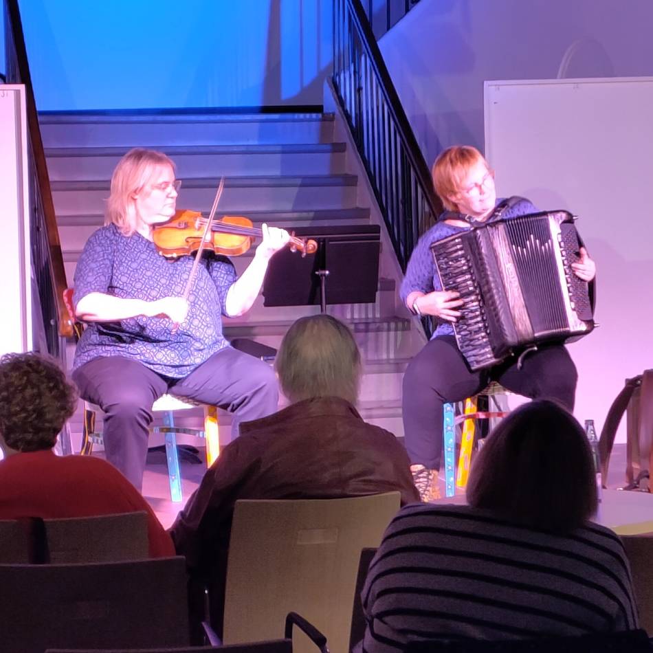 Kultur-Haus Zach in Hückeswagen: Virtuoses Zusammentreffen von Geige und Akkordeon