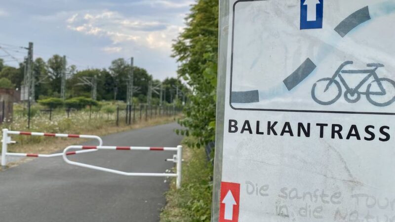 Vorsicht auf der Balkantrasse in Wermelskirchen: E-Scooter und Rennrad prallen aufeinander