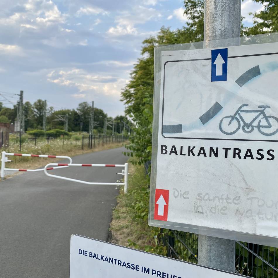 Vorsicht auf der Balkantrasse in Wermelskirchen: E-Scooter und Rennrad prallen aufeinander