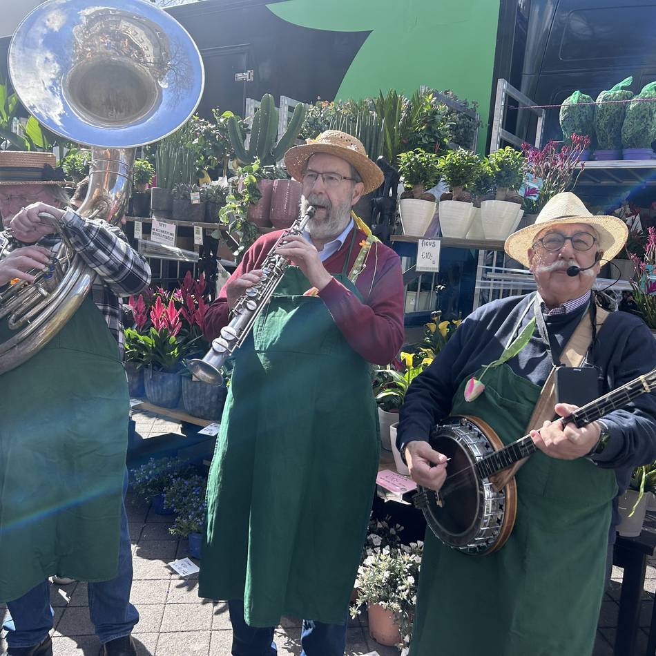 Veranstaltung auf Kölner Straße: Dormagen feiert den Frühling: Ostermarkt füllt die Innenstadt