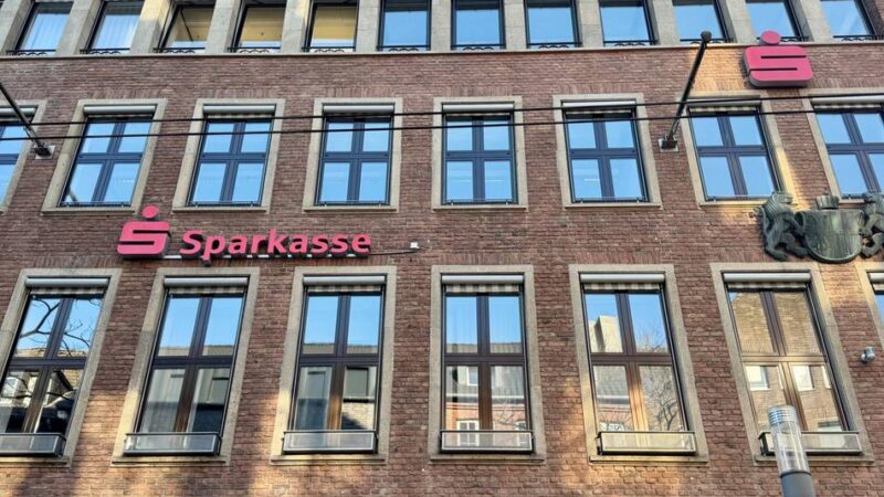 Sparkasse Neuss legt Jahresbilanz vor: „Filial-Schließungen gehören nicht zur Strategie“