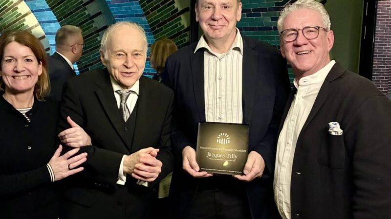 Verleihung Menschenrechtspreis in Düsseldorf: Jacques Tilly bedankt sich bei Putin