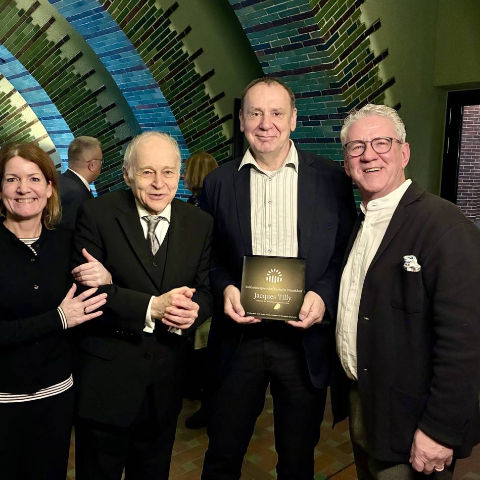 Verleihung Menschenrechtspreis in Düsseldorf: Jacques Tilly bedankt sich bei Putin