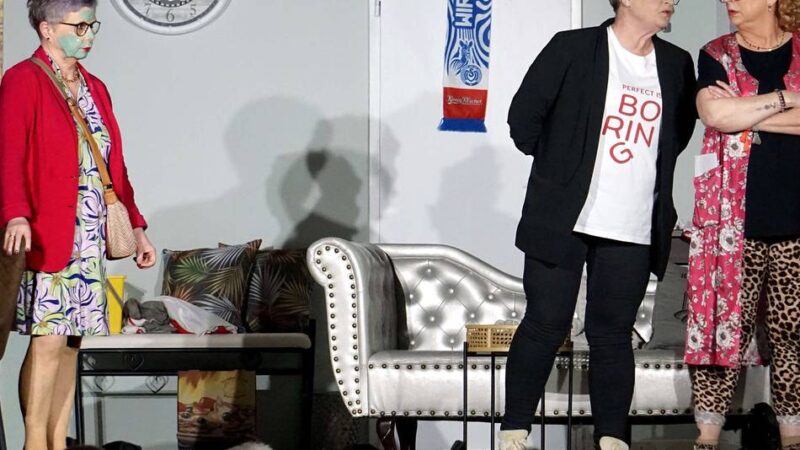 Wie ein Macho das Schmusen lernt: Xantener MaX-Theater begeistert mit neuer Komödie