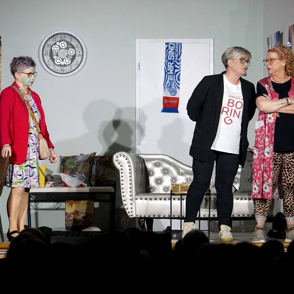 Wie ein Macho das Schmusen lernt: Xantener MaX-Theater begeistert mit neuer Komödie