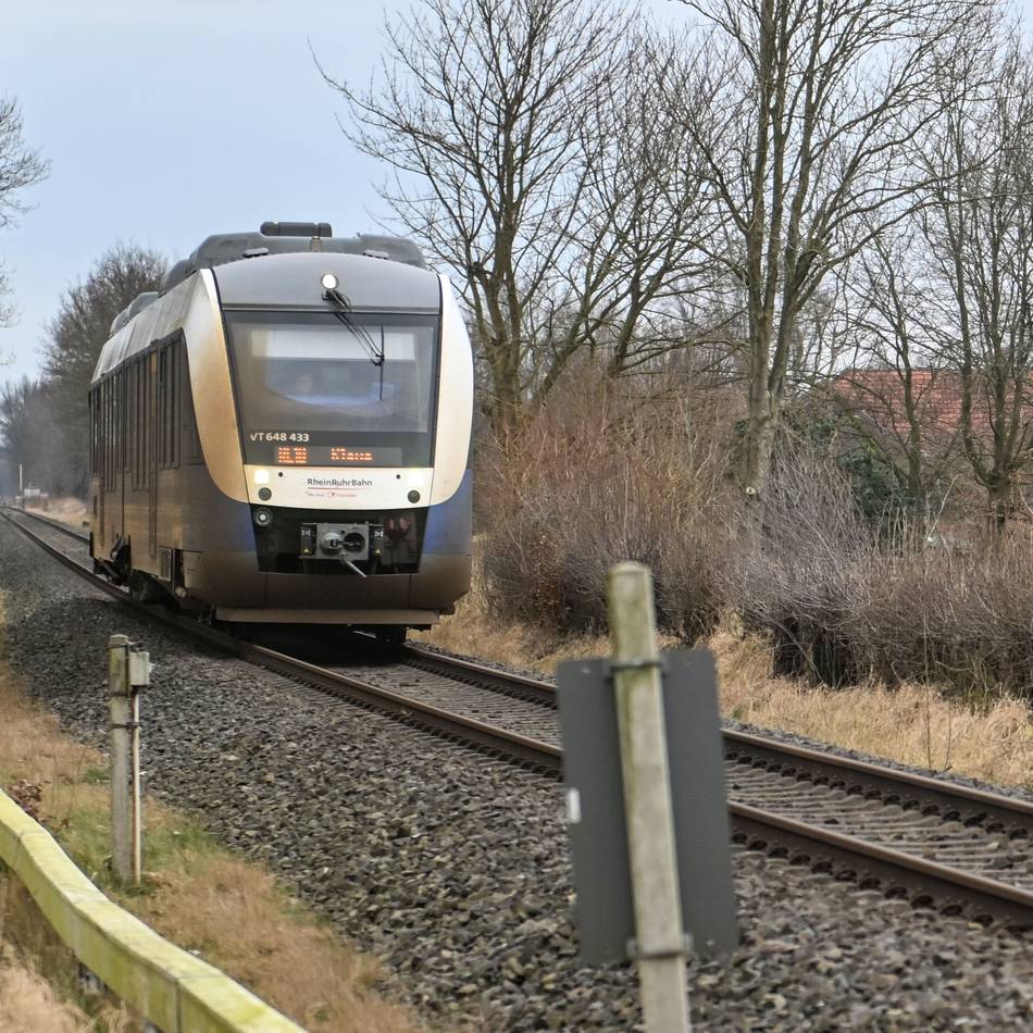 RE10 erfasst Person: Niersexpress – Bahnstrecke nach Unglück noch stundenlang gesperrt