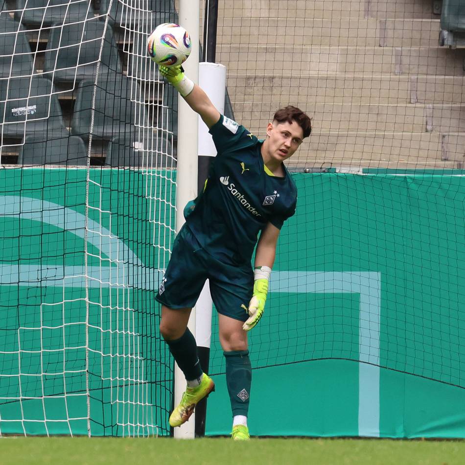 Bis Sommer 2029: Borussia stattet Torwart-Talent Trippel mit Profivertrag aus