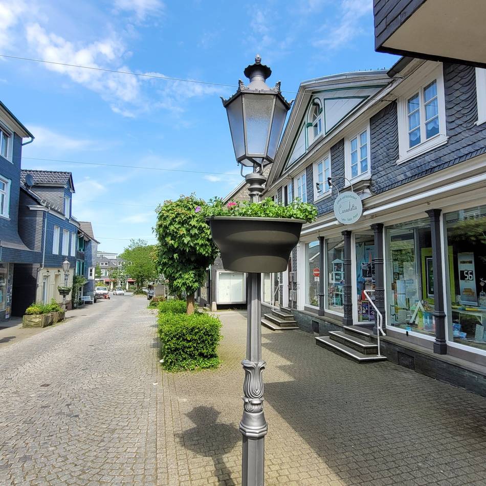 Stadtmarketingverein „Wir sind Hückeswagen“: Paten für Blumenampeln in der Innenstadt gesucht