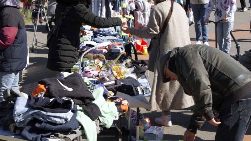 Trödelmarkt in Ossenberg: Second-Hand-Handel am Garagentor