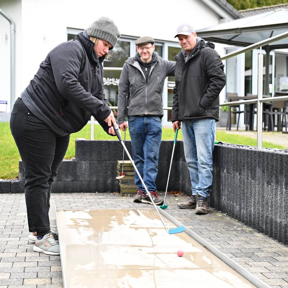 Saisoneröffnung in Radevormwald: Besucher kehren zum Minigolf zurück