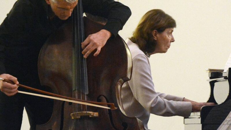Neusser Zeughaus: Bozo Paradzik bringt den Kontrabass zum Singen