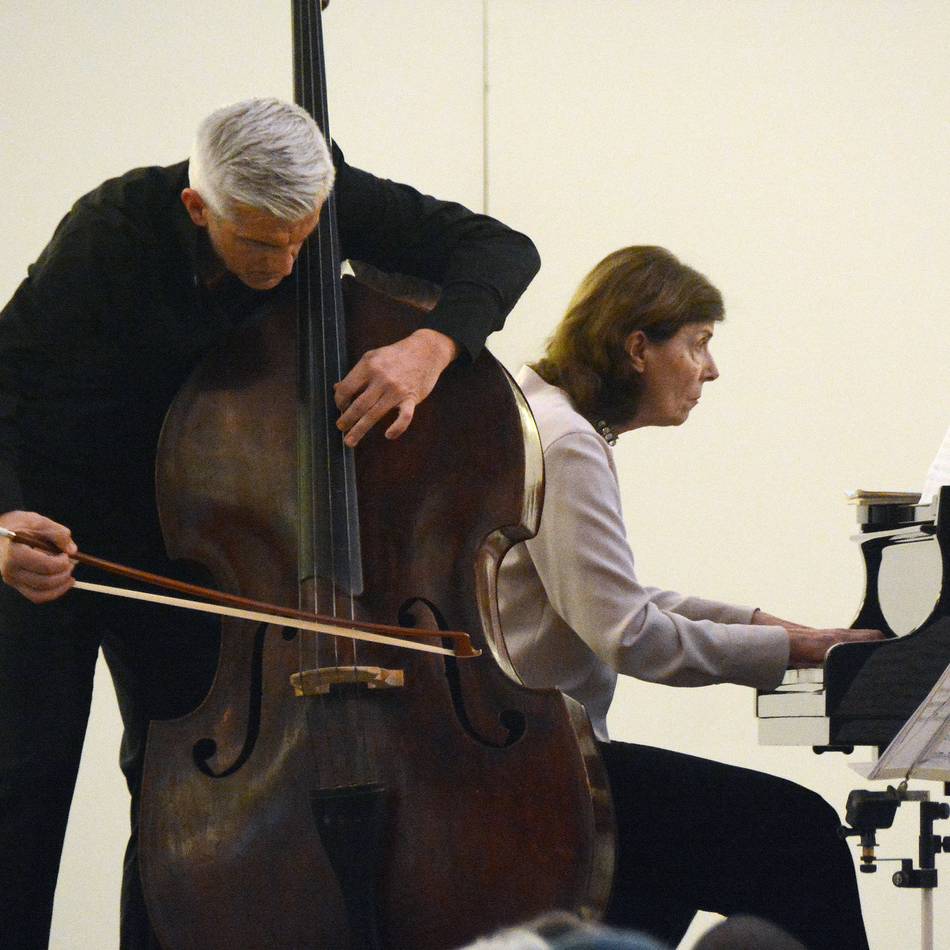 Neusser Zeughaus: Bozo Paradzik bringt den Kontrabass zum Singen