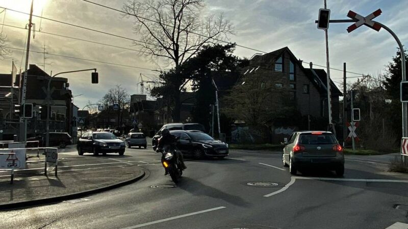 Gleisbauarbeiten der Rheinbahn: Knotenpunkt am Landsknecht in Meerbusch tagelang gesperrt