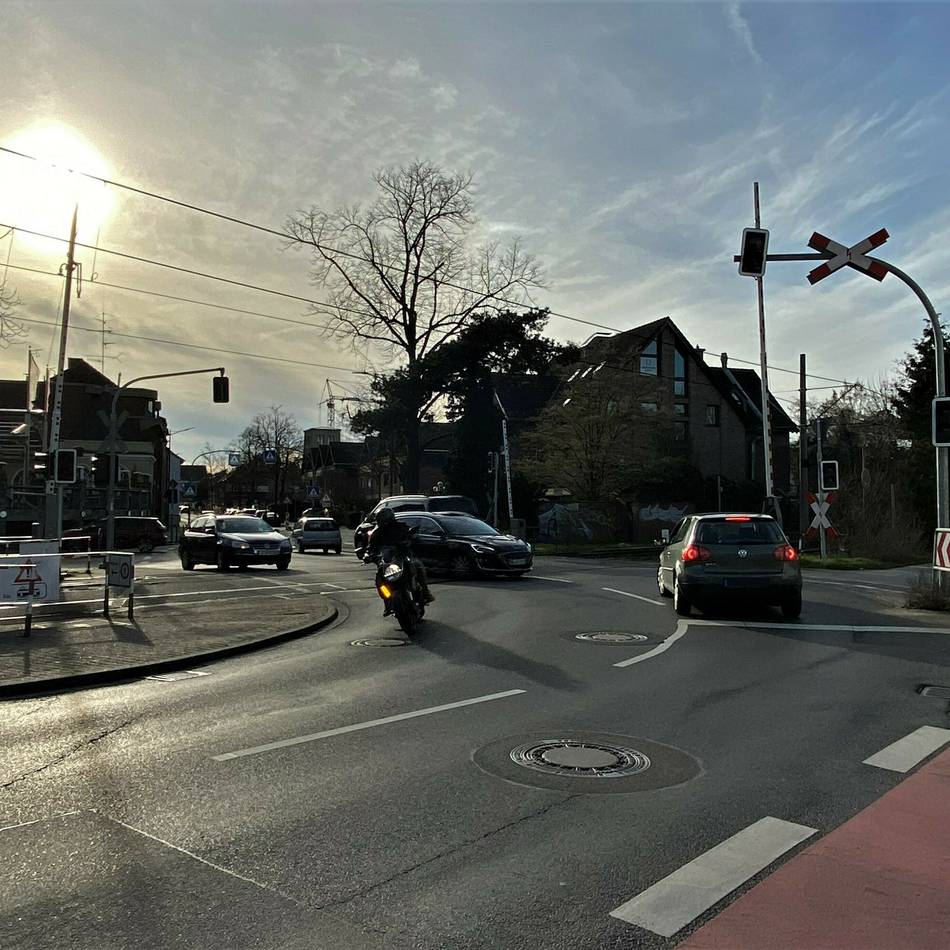 Gleisbauarbeiten der Rheinbahn: Knotenpunkt am Landsknecht in Meerbusch tagelang gesperrt