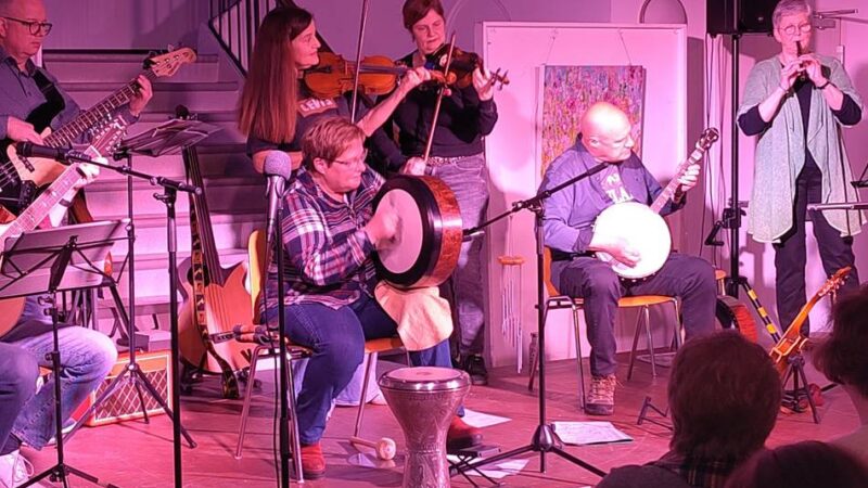 Konzert im Kultur-Haus Zach in Hückeswagen: Folk-Band „Seamróg“ begeistert Publikum