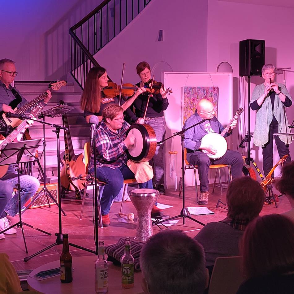 Konzert im Kultur-Haus Zach in Hückeswagen: Folk-Band „Seamróg“ begeistert Publikum