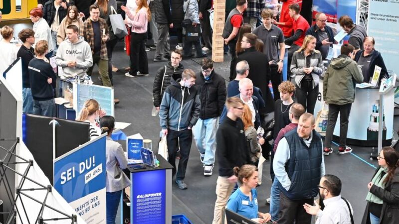 „Tag der Ausbildung“ in Radevormwald: Über 500 Schüler suchen nach beruflichen Perspektiven