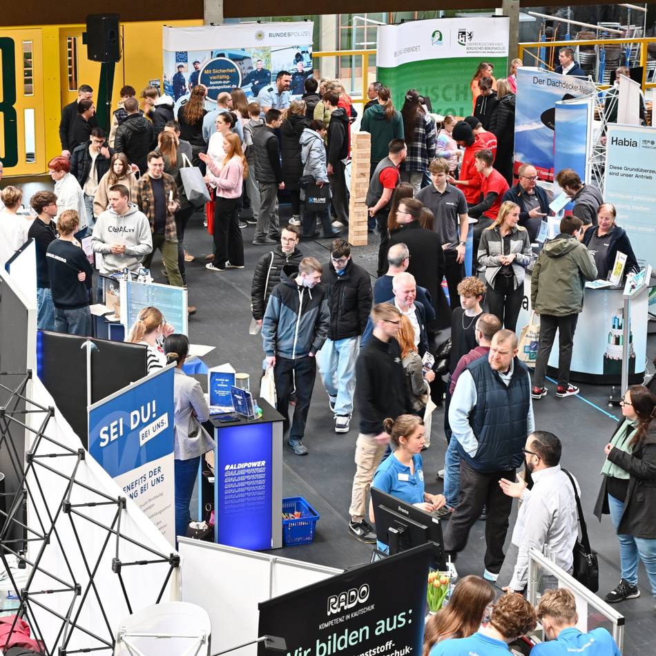 „Tag der Ausbildung“ in Radevormwald: Über 500 Schüler suchen nach beruflichen Perspektiven