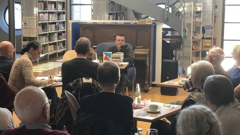 Stadtbibliothek Dormagen: Lesetipps von Buchhändler Jorgos Flambouraris