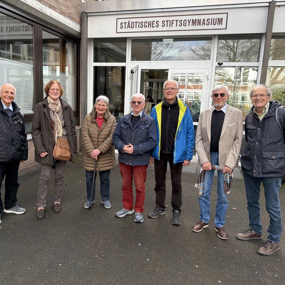 60 Jahre nach Schulabschluss: Abiturienten von 1966 besuchen Xantens Stiftsgymnasium