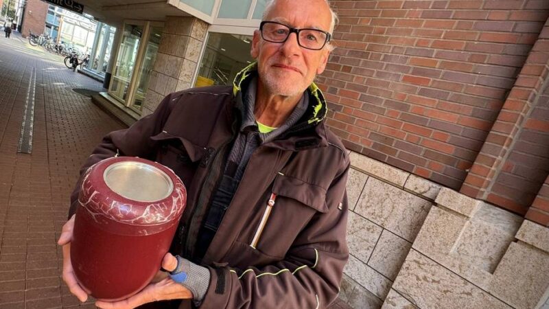 Neusser findet mysteriöse Urne: „Ich wusste sofort, da stimmt was nicht“