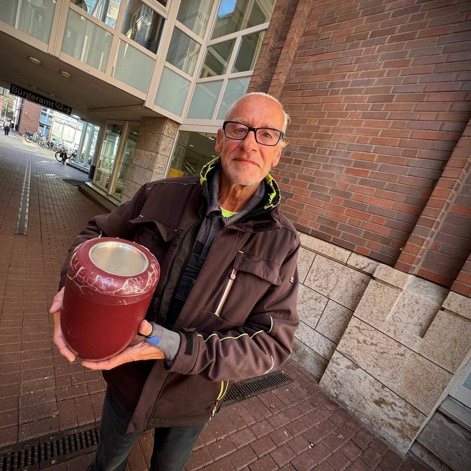 Neusser findet mysteriöse Urne: „Ich wusste sofort, da stimmt was nicht“