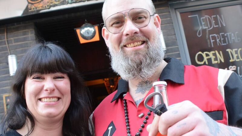 Nach Schließung von „Black Swan“: Ein zweites Wohnzimmer mit Bier und Musik – „Club House“ in Neuss eröffnet