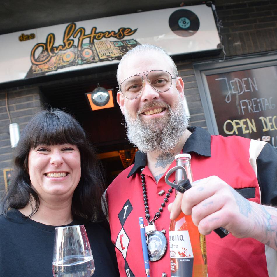 Nach Schließung von „Black Swan“: Ein zweites Wohnzimmer mit Bier und Musik – „Club House“ in Neuss eröffnet